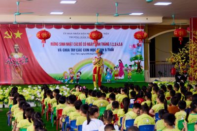 KHÔNG KHÍ RỘN RÀNG TRONG CHƯƠNG TRÌNH MỪNG SINH NHẬT CÁC BÉ & CHIA TAY HỌC SINH 5 TUỔI