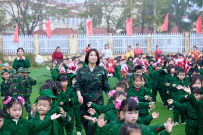 HOẠT ĐỘNG TRẢI NGHIỆM: “BÉ TẬP LÀM CHÚ BỘ ĐỘI”